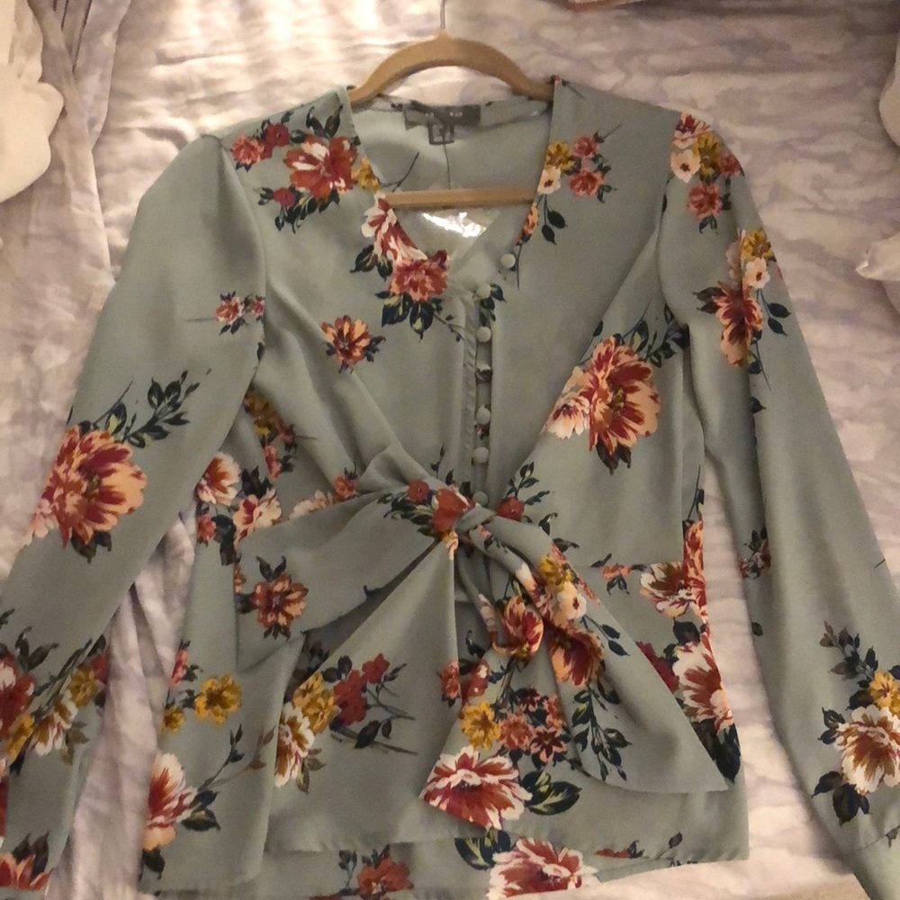MAKE AN OFFER: NWT primark blouse size 4